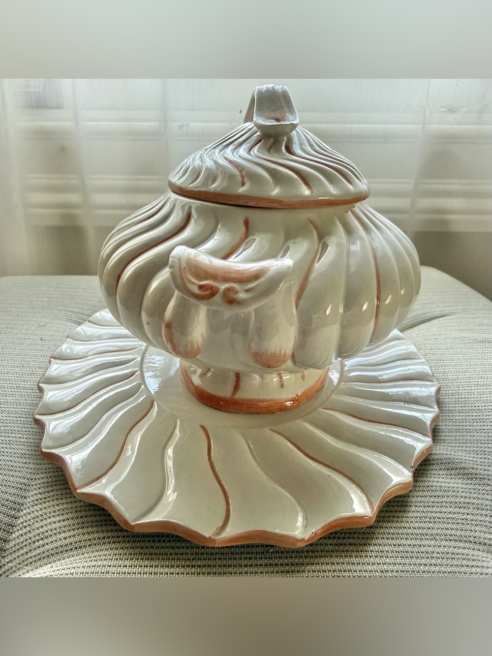 Ceramic Gravy Tureen Creamy White w/Terracotta color accent &Matching Underplate - Picture 4 of 9